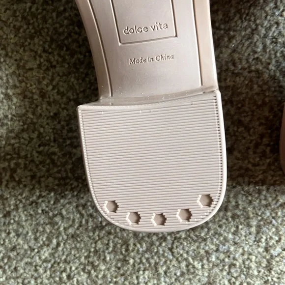 NWOT Dolce Vita Goldy Size 9 - Picture 15 of 16